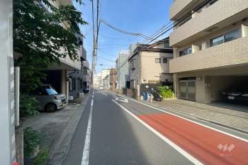 敷地北側の前面道路