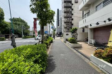 敷地北東側の前面道路