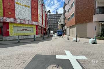 敷地南側の前面道路