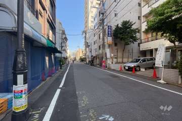 敷地南西側の前面道路（南東側から）　　