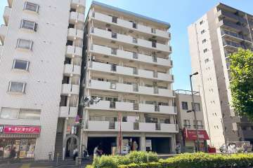 マンション初穂赤羽の外観（南東側から）