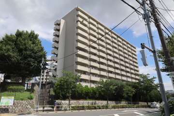 赤羽台四丁目住宅の外観（西側から）