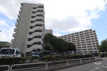 赤羽台四丁目住宅の外観（北側から）