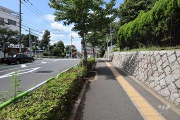 敷地南西側の前面道路 　