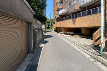 敷地北西側の前面道路