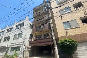 リーフハイツ徳栄の外観（南東側から）