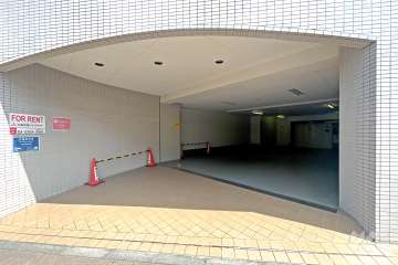 駐車場出入り口