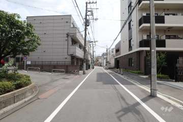 敷地南側の前面道路　