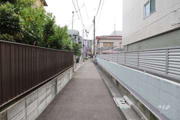 敷地北西側の前面道路　