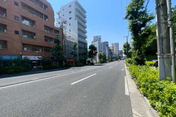 敷地北東側の前面道路