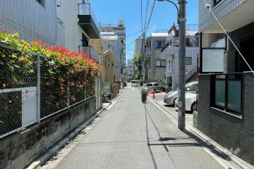 敷地北西側の前面道路