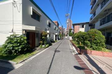 敷地北側の前面道路