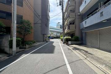 敷地北側の前面道路