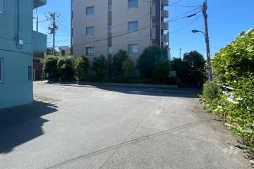 敷地の東側前面道路