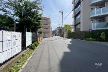 敷地南側の前面道路