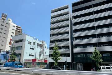 プレセダンヒルズ王子神谷駅前の外観（南西側から）