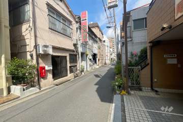 敷地北東側の前面道路　