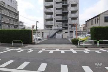 駐車場の出入り口　