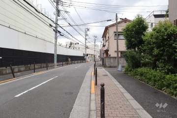 敷地北側の前面道路　