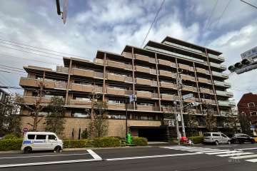 プラウド駒込トレサージュの外観（南西側から）