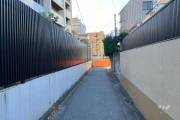 敷地北側の前面道路
