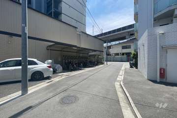 敷地の西側前面道路（北側から）