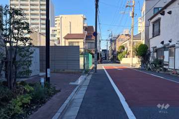 敷地北東側の前面道路