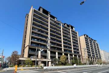 ヴェレーナグラン赤羽北フロントの外観(南西側から)