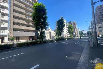 敷地東側の前面道路