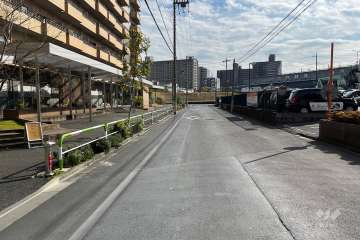 敷地南西側の前面道路