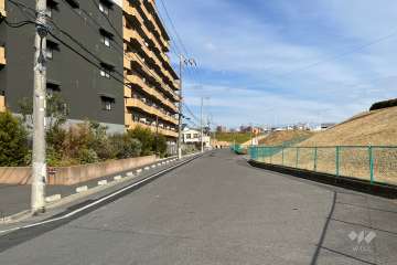 敷地南東側の前面道路