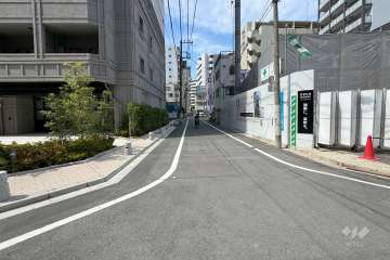 敷地東側の前面道路