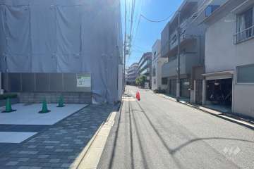 敷地北側の前面道路