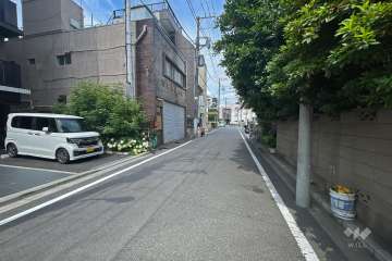 敷地北側の前面道路（東側から）