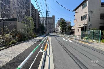 敷地北側の前面道路