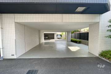 駐車場の出入り口