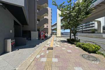 敷地北側の前面道路