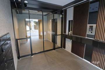 エントランスはオートロック付きです。