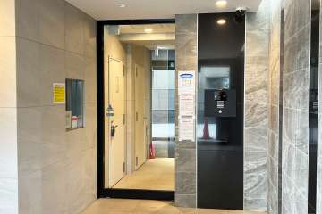 エントランスはオートロック付きです。