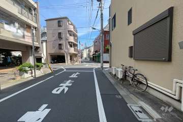 敷地北東側の前面道路
