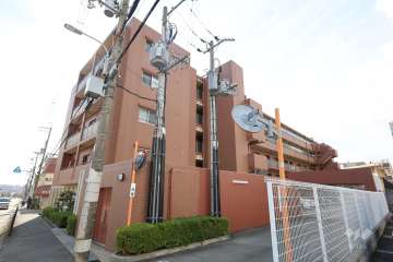 メゾンドール箕面の外観（北東側から）