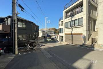 敷地北西側の前面道路