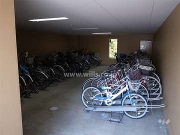エントランス横にある駐輪場（屋内）