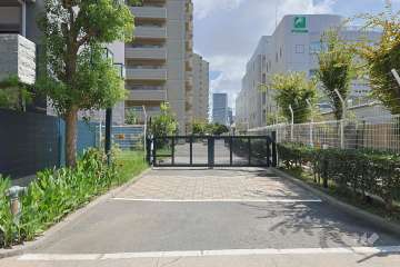 駐車場出入り口（ゲート付き）