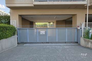 駐車場の出入り口（ゲート付き）