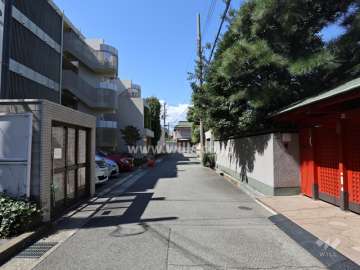 敷地北側の前面道路（東側から）