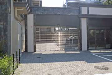 敷地内駐車場（屋外機械式）の出入り口（シャッター付き）