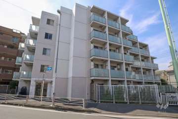 レイリス二子新地ザファーストの外観（南東側から）　