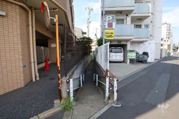 敷地北西側の前面道路　