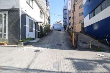 敷地南西側の前面道路